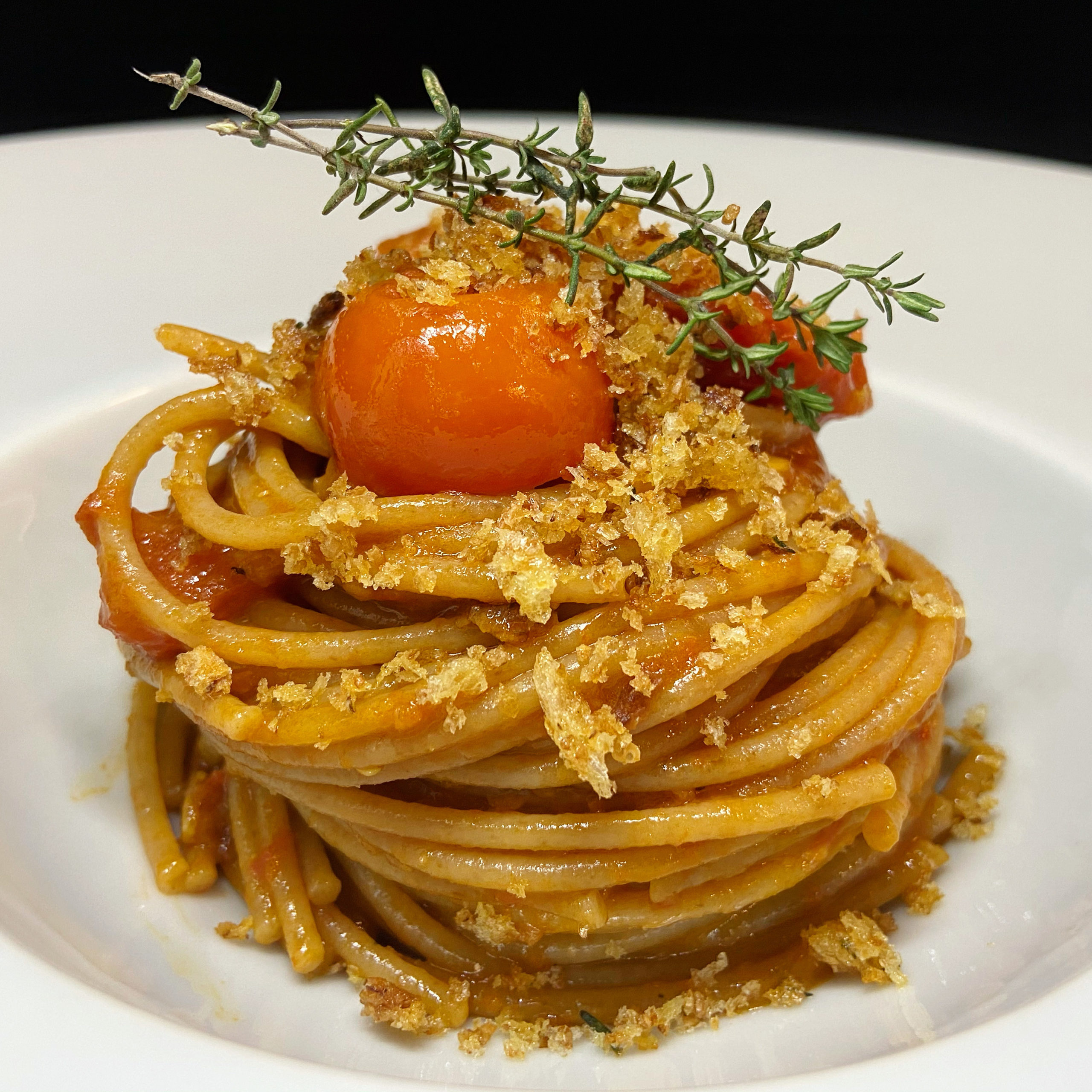 Spaghetti integrali con alici, pomodorini e pane profumato al timo - Una  Stella In Cucina