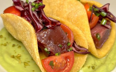 Tacos con tonno fresco, pomodorini, verza viola, erba cipollina e Aceto Balsamico di Modena IGP