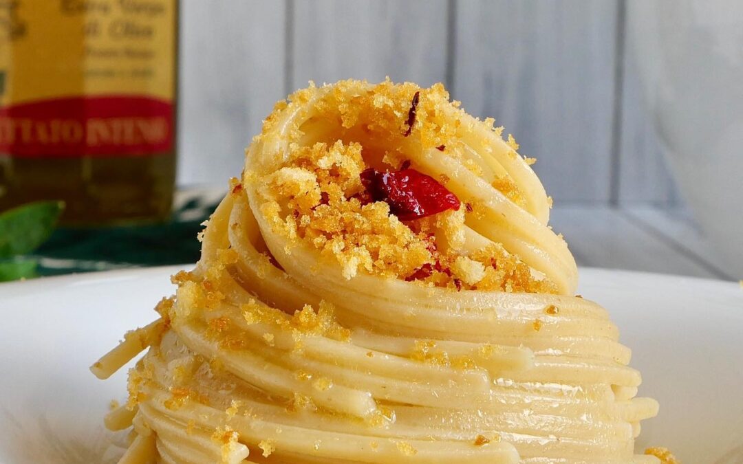 Spaghetti aglio, olio e crumble di pane al peperoncino