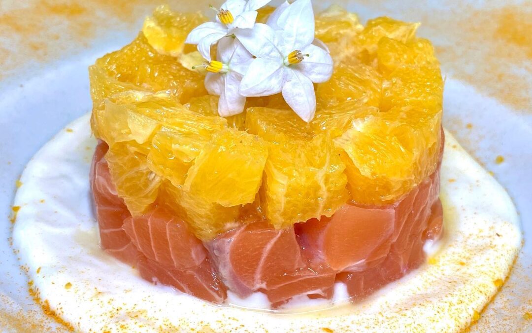 Tartare di salmone con arancia e crema di finocchi