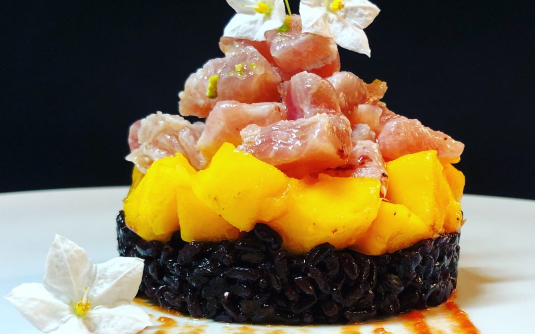 Riso nero con mango e tonno marinato - una stella in cucina