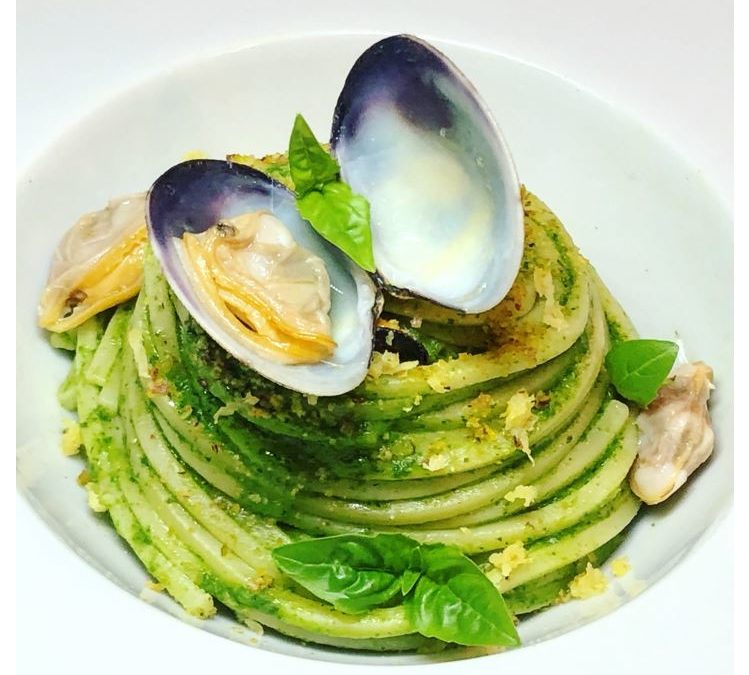 Chitarra con pesto di basilico al profumo di mare e vongole veraci 