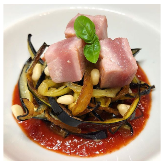 “Spaghetti” di melanzane con tonno fresco e pinoli 