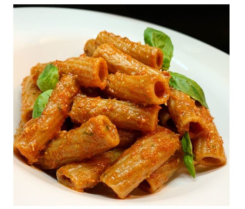 Tortiglioni integrali con pesto di pomodorini, mandorle e basilico 2