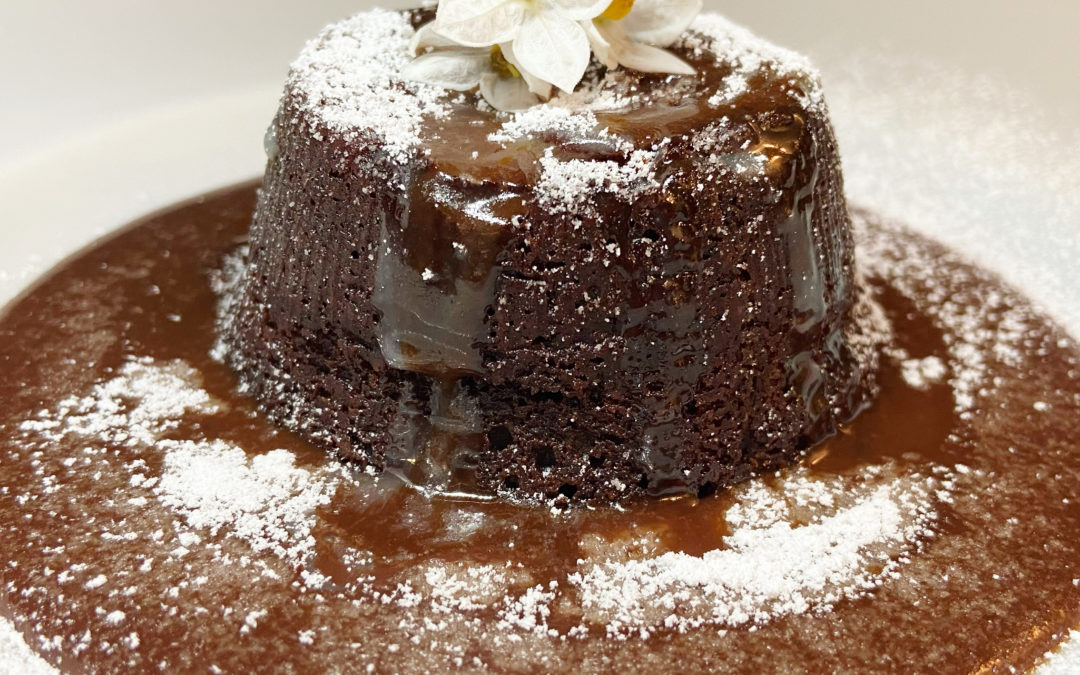 Tortino al cioccolato con cuore bianco cremoso