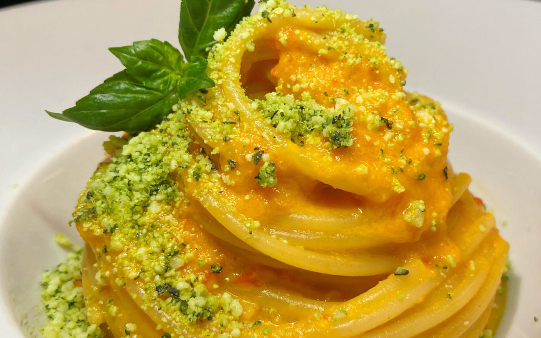 Spaghetti con crema di peperoni e pecorino sardo aromatizzato al basilico 