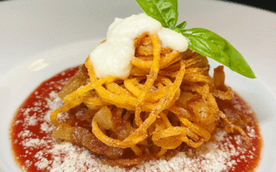 “Spaghetti” di carote fritti con guanciale croccante e crema di pecorino”