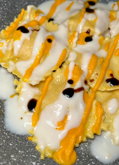 Ravioli con zucca e crema di parmigiano