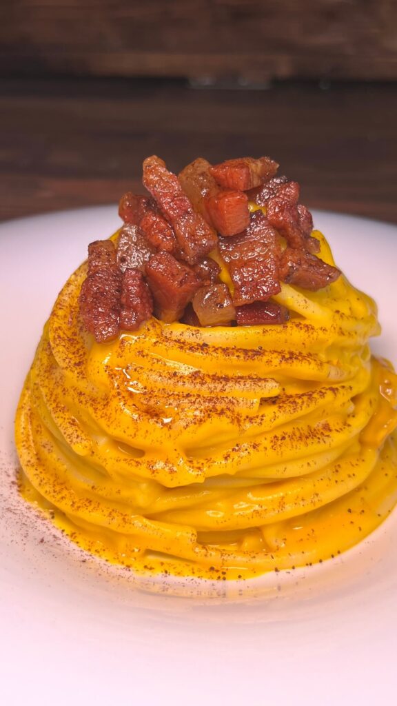 Spaghettoni crema di zucca, guanciale croccante e cacao